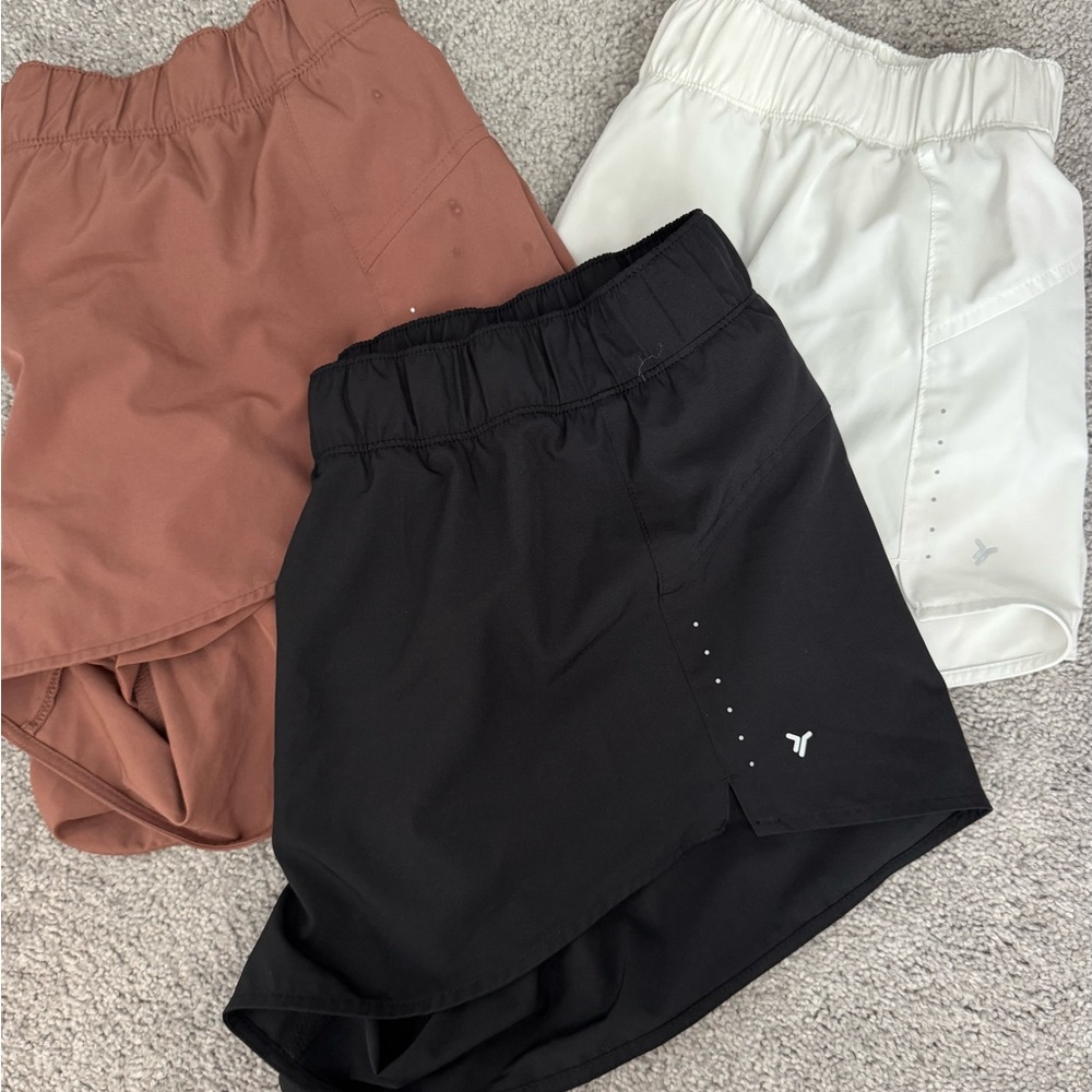 Warm Taupe / Extra High-Waisted Crinkle Run Shorts / 3-inch inseam